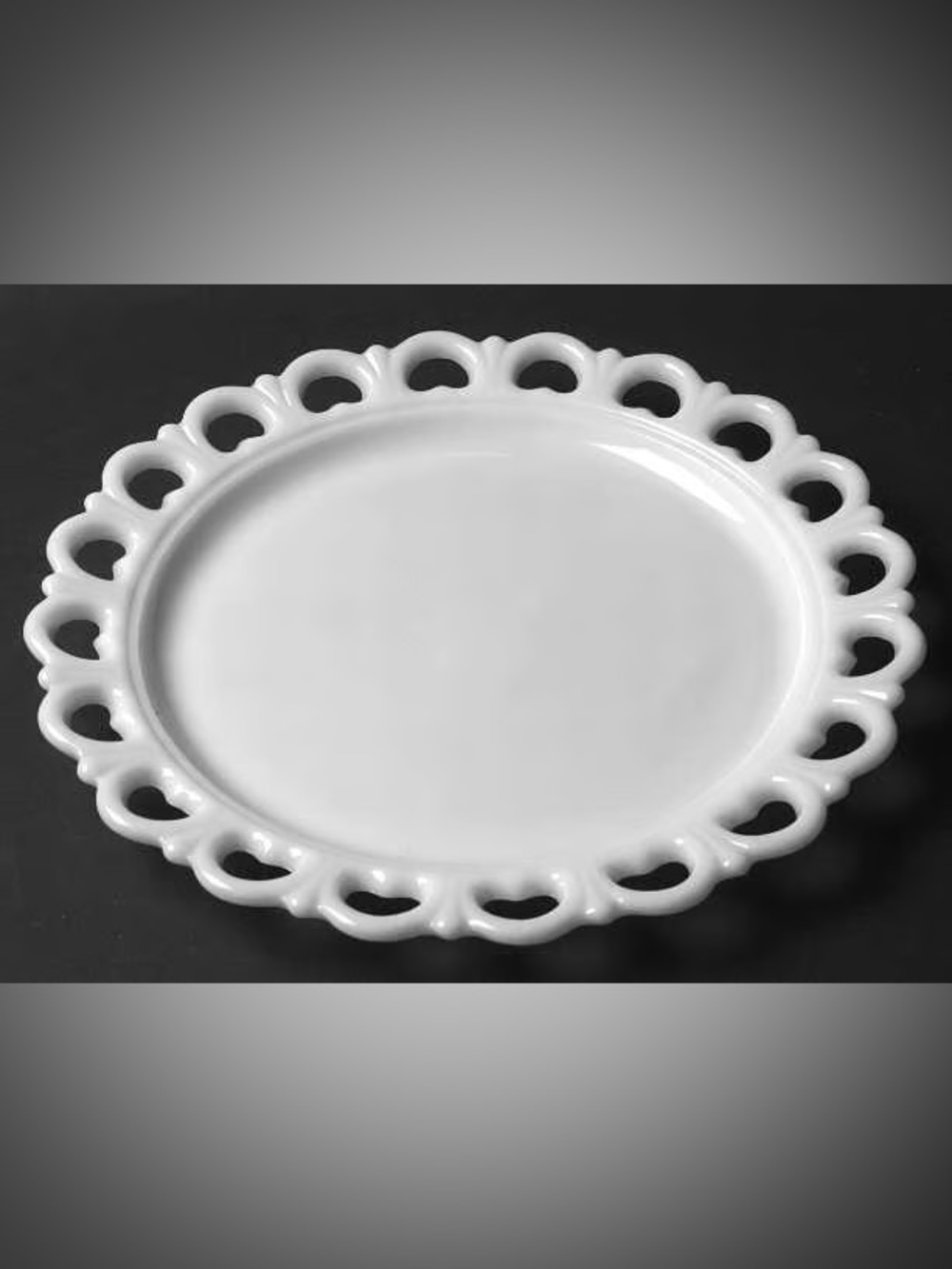 White Decorative Heart-Edge Serving Plate